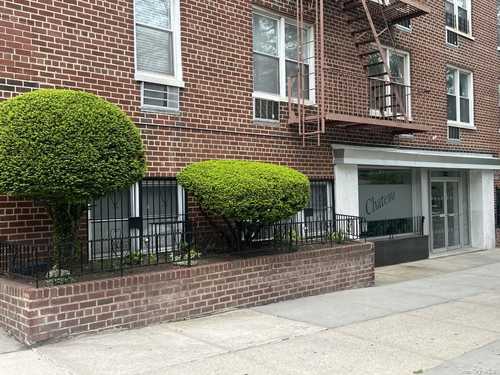 $369,000 - 1Br/1Ba -  for Sale in The Chateau, Woodside