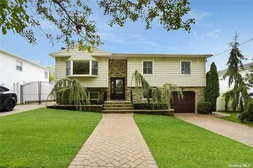 $949,000 - 4Br/3Ba -  for Sale in Staten Island