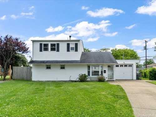 $684,880 - 5Br/3Ba -  for Sale in Bethpage