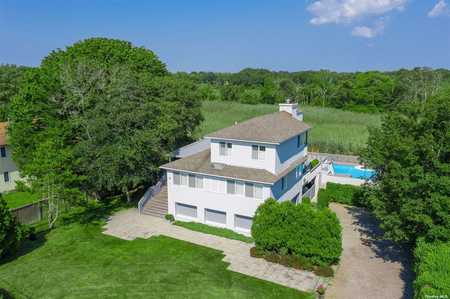 $1,239,000 - 4Br/4Ba -  for Sale in East Moriches