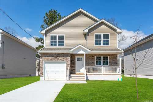 $649,999 - 4Br/3Ba -  for Sale in Wheatley Heights
