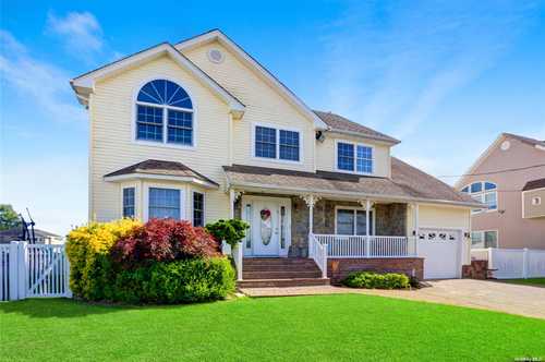 $899,000 - 4Br/3Ba -  for Sale in Seaford