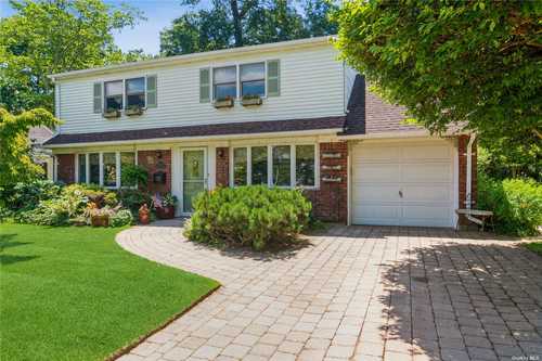 $650,000 - 4Br/2Ba -  for Sale in Wantagh