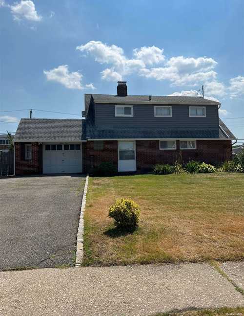 $4,000 - 4Br/2Ba -  for Sale in Levittown