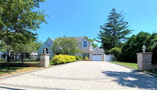 $1,229,000 - 5Br/4Ba -  for Sale in West Islip
