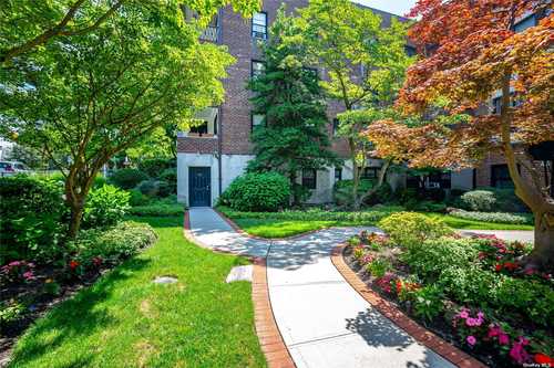 $215,000 - 1Br/1Ba -  for Sale in Park Grace, Great Neck
