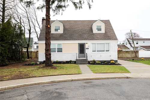 $678,226 - 4Br/2Ba -  for Sale in Old Country, Hicksville