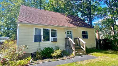 $399,000 - 4Br/2Ba -  for Sale in Mastic