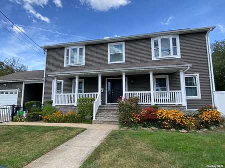 $869,999 - 4Br/3Ba -  for Sale in Wantagh