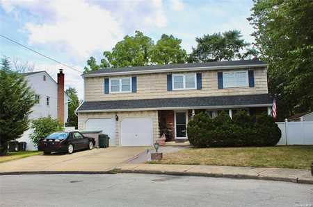 $844,999 - 4Br/4Ba -  for Sale in Wantagh