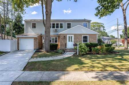 $799,000 - 5Br/3Ba -  for Sale in Wantagh Woods, Wantagh
