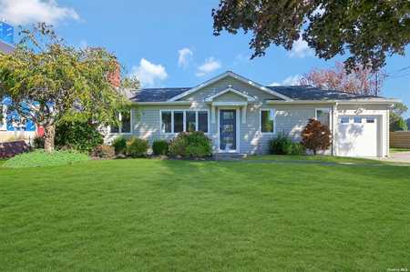$1,100,000 - 2Br/2Ba -  for Sale in East Quogue