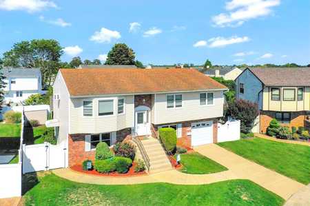 $859,999 - 4Br/3Ba -  for Sale in Seaford