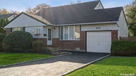 $535,000 - 3Br/2Ba -  for Sale in Seaford