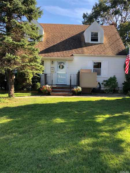 $599,999 - 3Br/2Ba -  for Sale in Wantagh