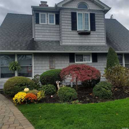 $589,000 - 3Br/2Ba -  for Sale in Levittown