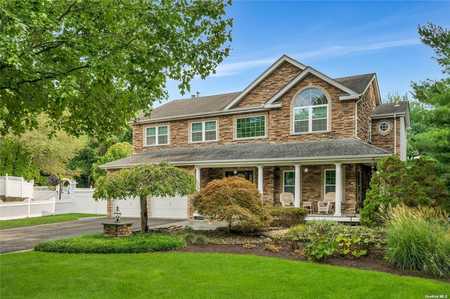 $999,000 - 5Br/4Ba -  for Sale in Smithtown