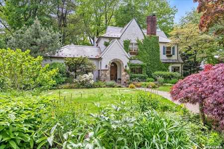 $1,988,000 - 4Br/5Ba -  for Sale in Great Neck