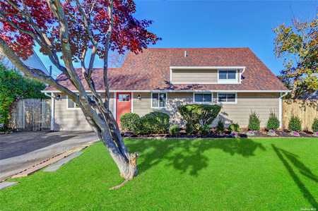$639,900 - 4Br/2Ba -  for Sale in Levittown