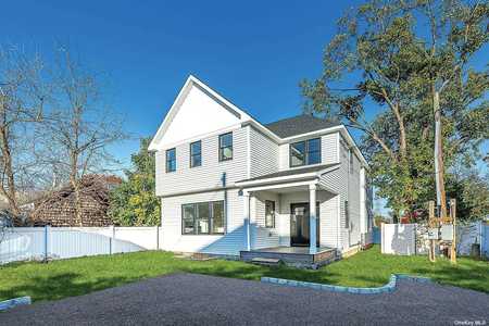 $1,599,000 - 4Br/3Ba -  for Sale in Roslyn Heights