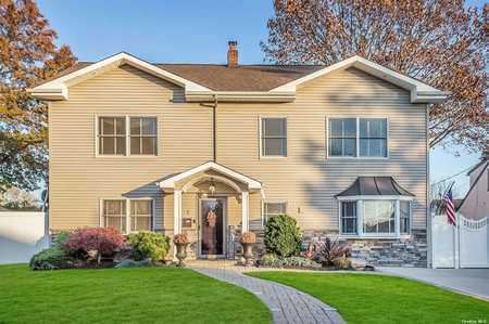 $699,888 - 5Br/2Ba -  for Sale in Levittown