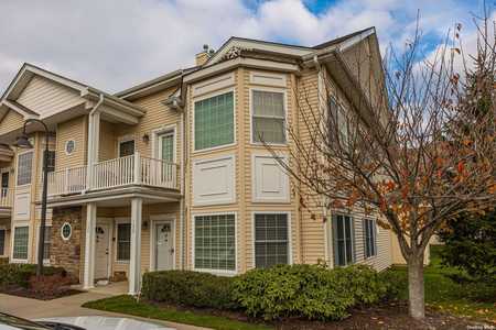 $699,999 - 2Br/2Ba -  for Sale in The Seasons At Plainview, Plainview