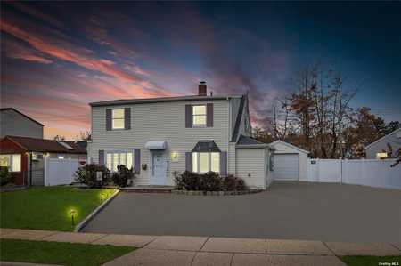 $629,999 - 3Br/2Ba -  for Sale in Levittown