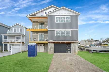 $989,000 - 5Br/3Ba -  for Sale in Seaford