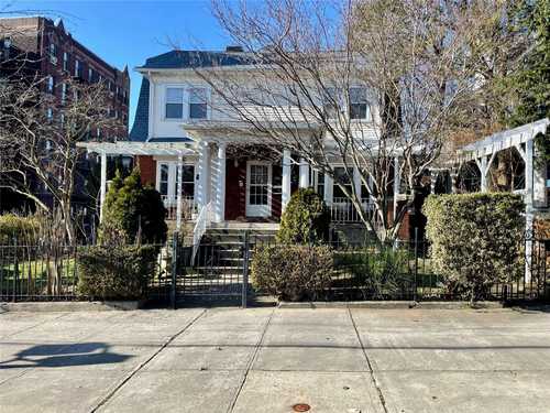 $1,099,000 - 6Br/5Ba -  for Sale in Woodhaven