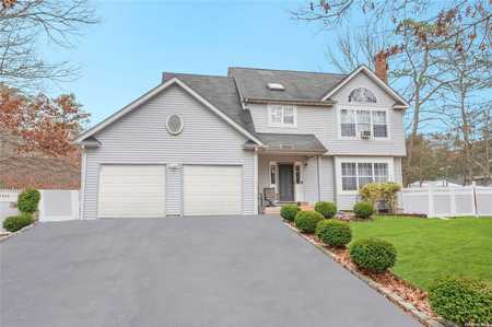 $549,988 - 4Br/3Ba -  for Sale in Shirley