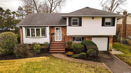 $729,000 - 4Br/2Ba -  for Sale in Wantagh