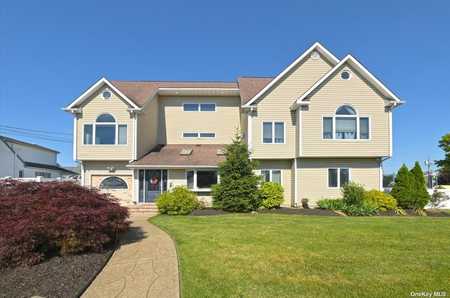 $799,000 - 7Br/4Ba -  for Sale in Wantagh