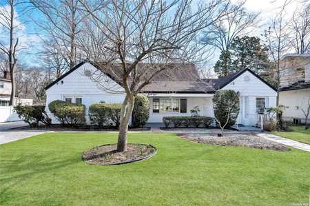 $1,180,000 - 4Br/5Ba -  for Sale in Great Neck