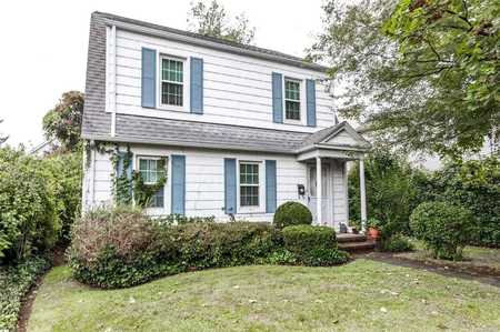 $725,000 - 3Br/1Ba -  for Sale in Great Neck