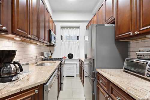 $395,000 - 2Br/1Ba -  for Sale in Greystone Park, Bronx