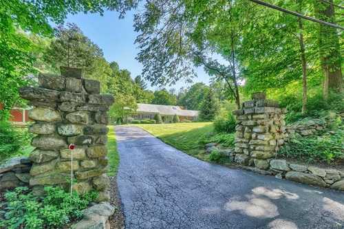 $899,000 - 5Br/5Ba -  for Sale in Somers