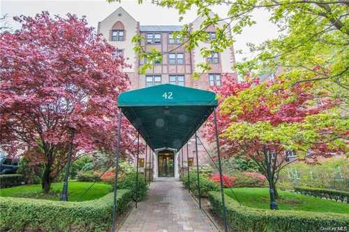 $250,000 - 0Br/1Ba -  for Sale in Royal View Condominiums, White Plains