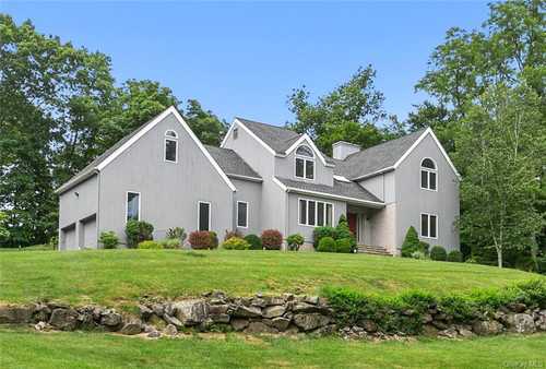 $1,095,000 - 4Br/3Ba -  for Sale in Somers