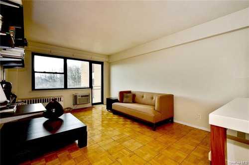 $120,000 - 1Br/1Ba -  for Sale in Summit House, White Plains