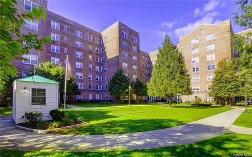 $327,000 - 2Br/2Ba -  for Sale in Surrey Strathmore, White Plains