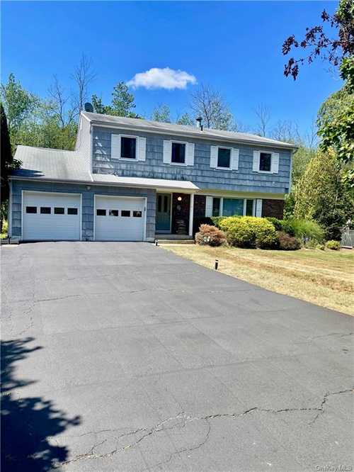 $699,000 - 4Br/3Ba -  for Sale in Clarkstown