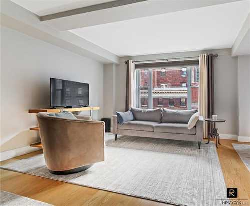 $575,000 - 1Br/1Ba -  for Sale in New York