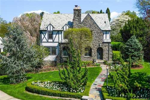 $2,450,000 - 6Br/3Ba -  for Sale in Mamaroneck