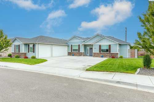 $599,900 - 3Br/2Ba -  for Sale in Kennewick