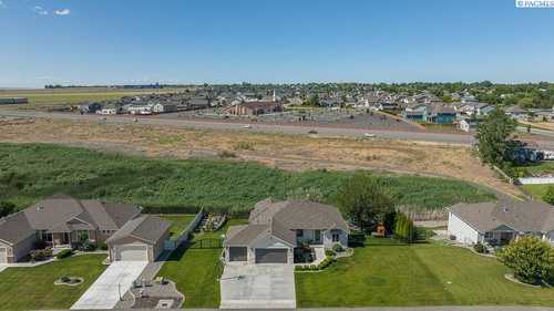 $825,000 - 4Br/3Ba -  for Sale in West Richland, West Richland