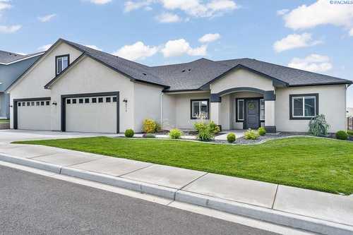 $719,900 - 6Br/3Ba -  for Sale in West Richland