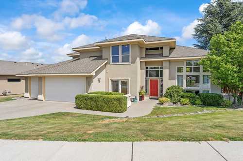 $635,000 - 4Br/3Ba -  for Sale in Kennewick