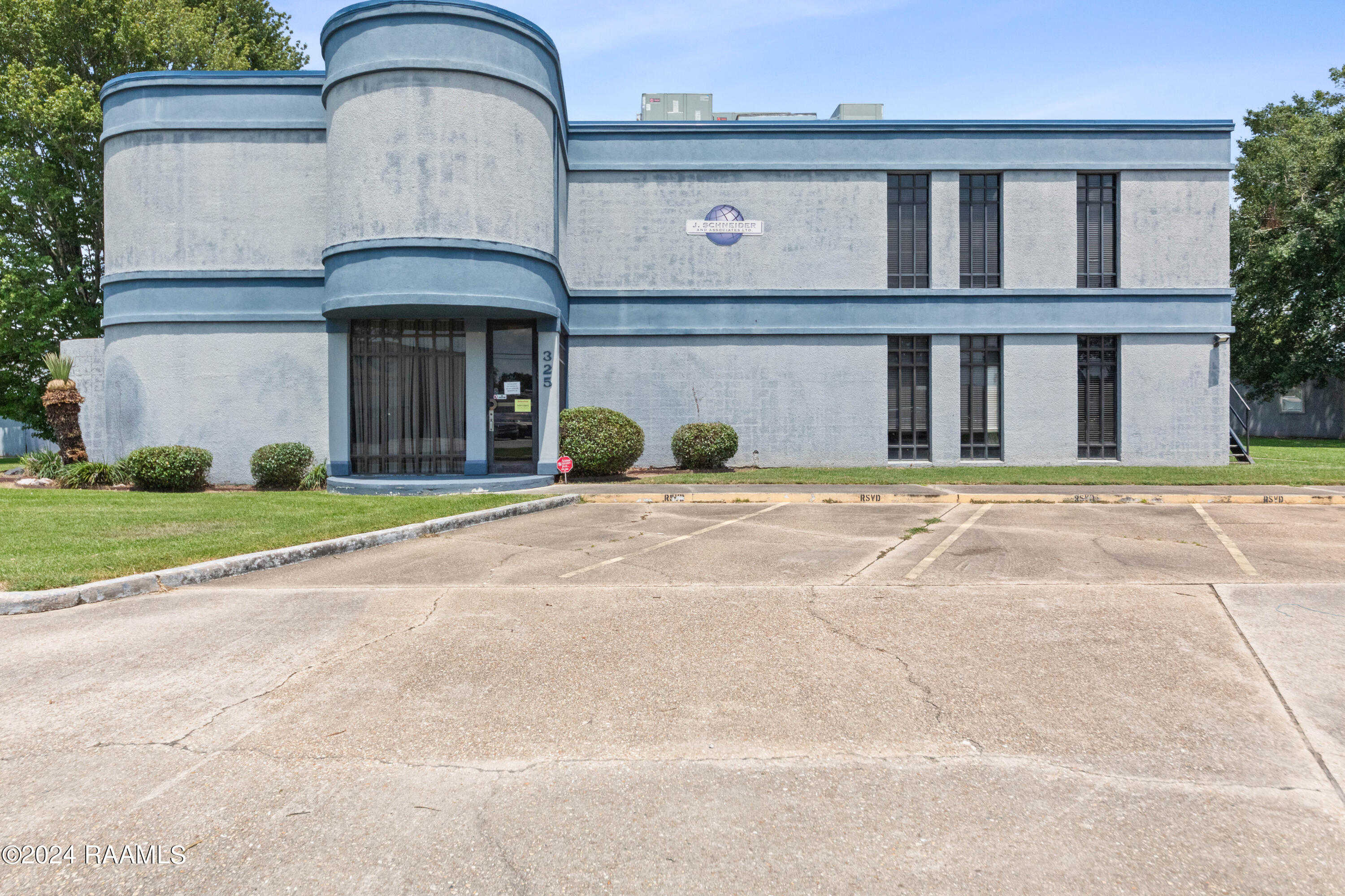 325 Industrial Parkway, Lafayette, LA 70508