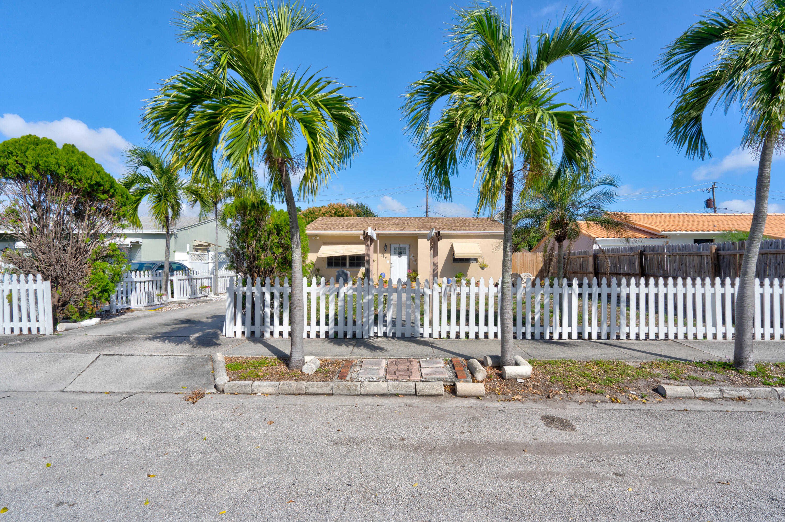 View West Palm Beach, FL 33405 house