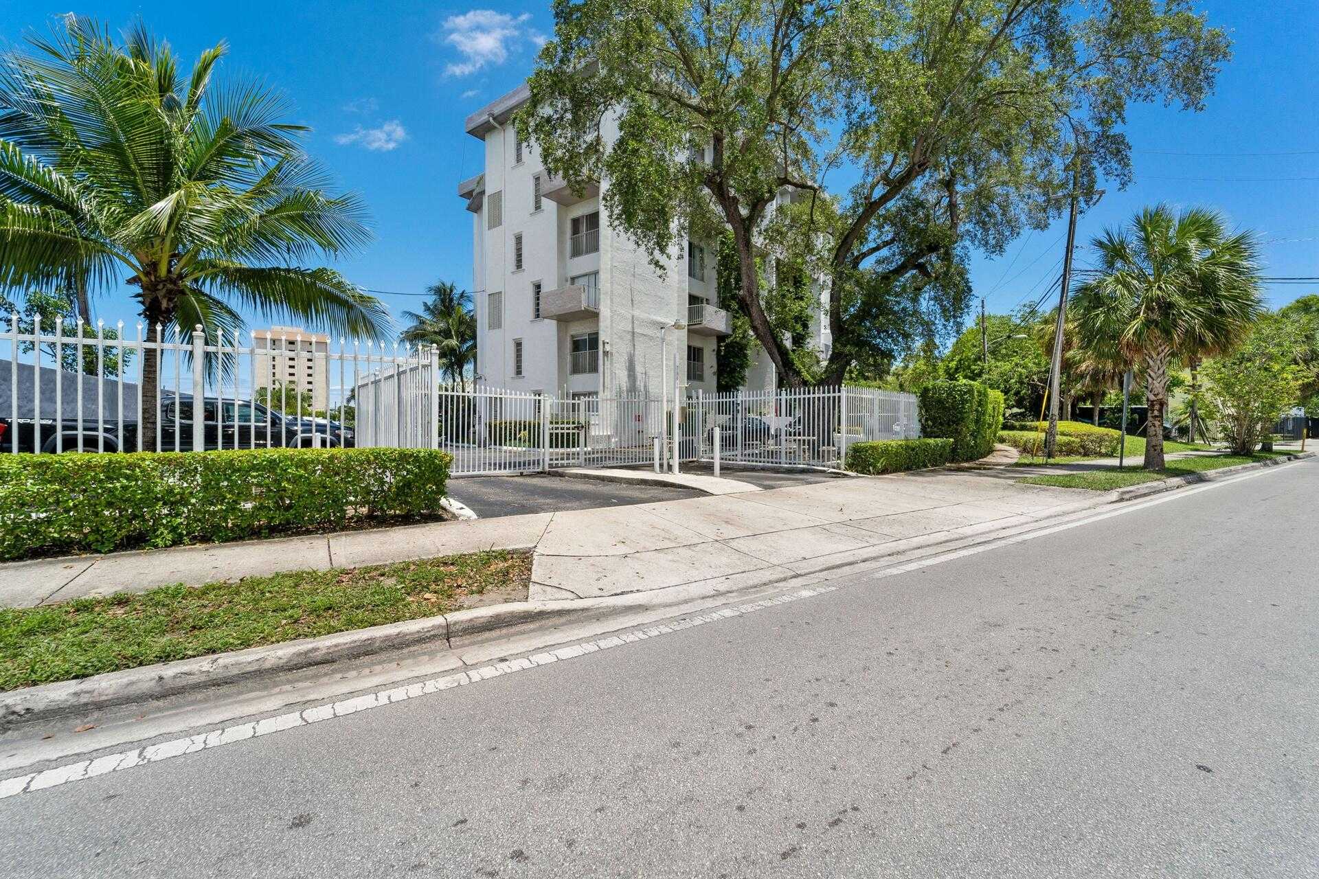 View Miami, FL 33138 property